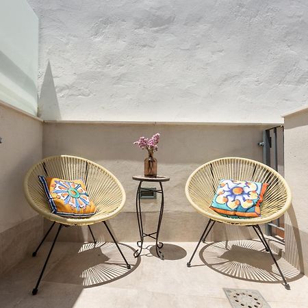 Casa Senorial Del Siglo XVIII Aparthotel Sevilla Exteriör bild
