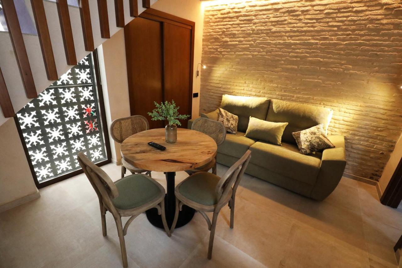 Casa Senorial Del Siglo XVIII Aparthotel Sevilla Exteriör bild