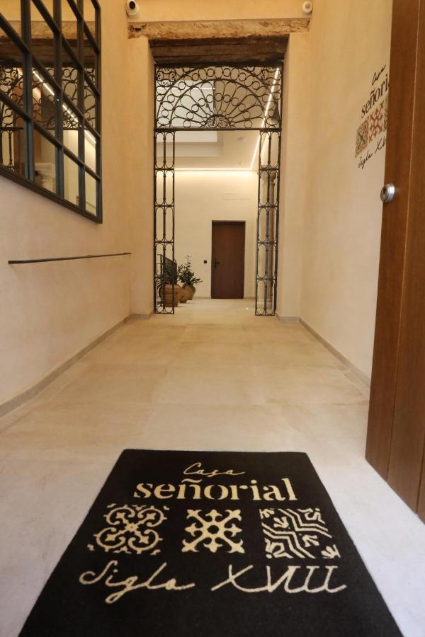 Casa Senorial Del Siglo XVIII Aparthotel Sevilla Exteriör bild