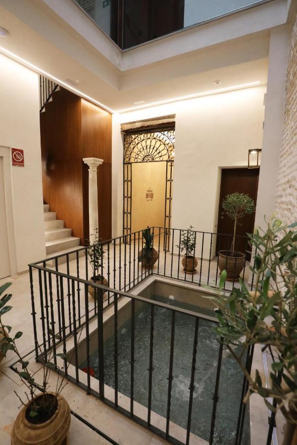 Casa Senorial Del Siglo XVIII Aparthotel Sevilla Exteriör bild